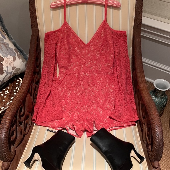 THE JETSET DIARIES RAVA LACE ROMPER SEXY SHOULDER STRAPS FRONT POCKETS LINED S - Picture 2 of 15